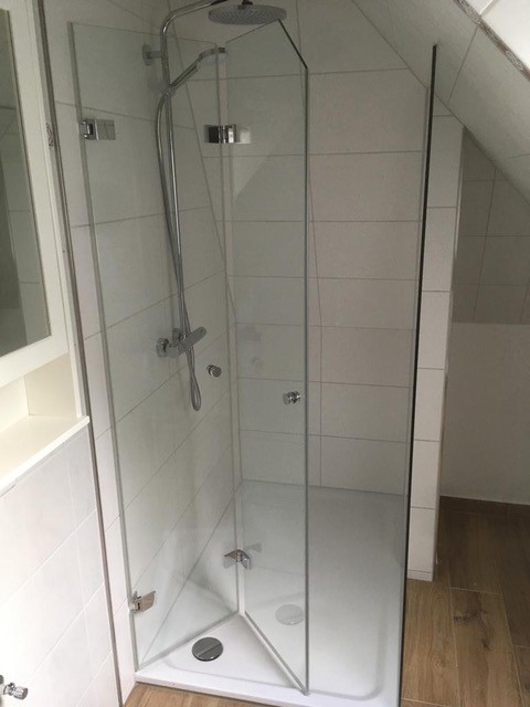 Glastürsystem an der Dusche